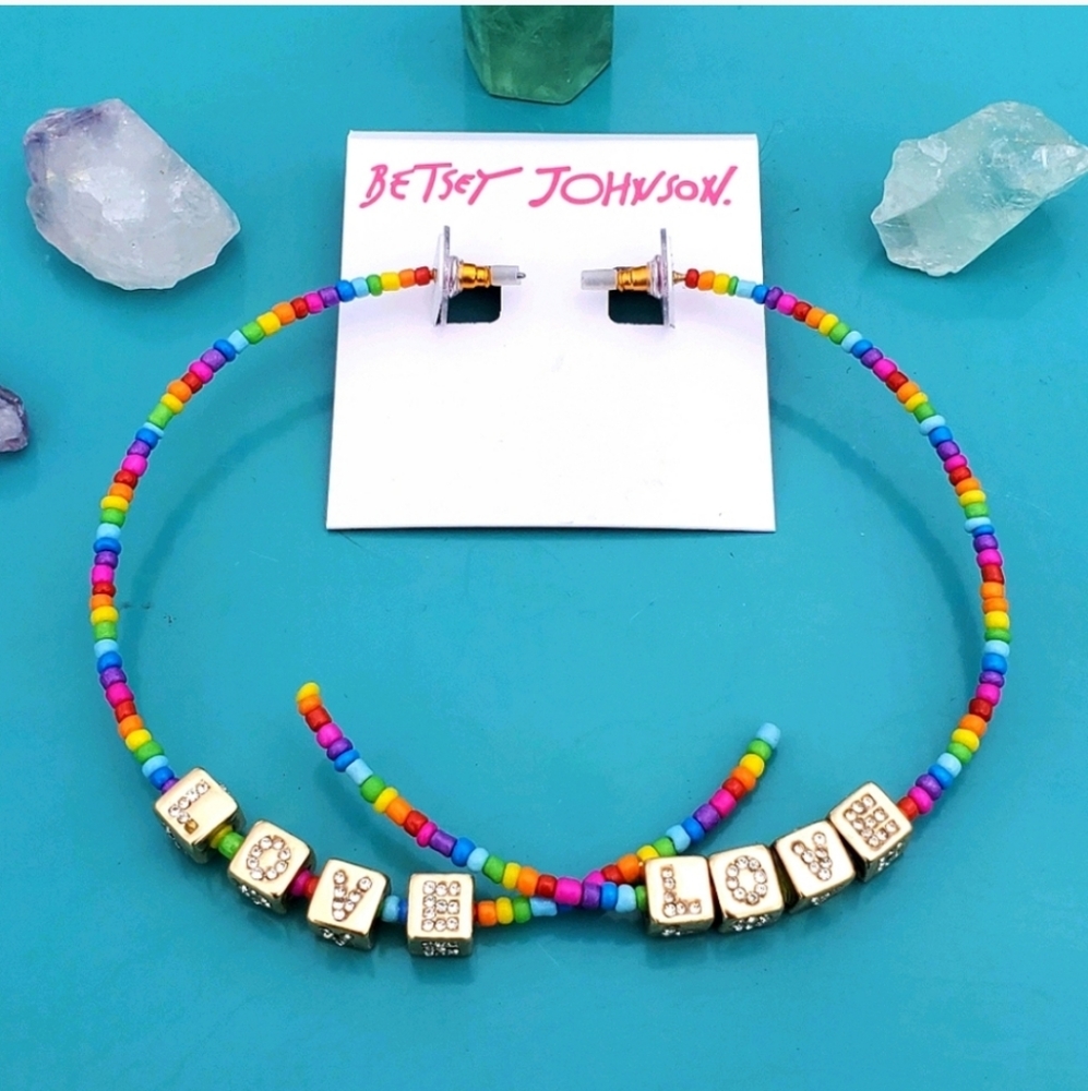 NWT Betsey Johnson LOVE

Beaded Hoop Earring